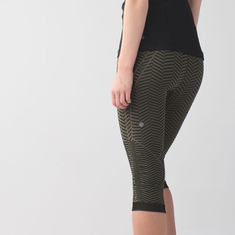 Lululemon In The Flow Crop - Picture 2 of 7